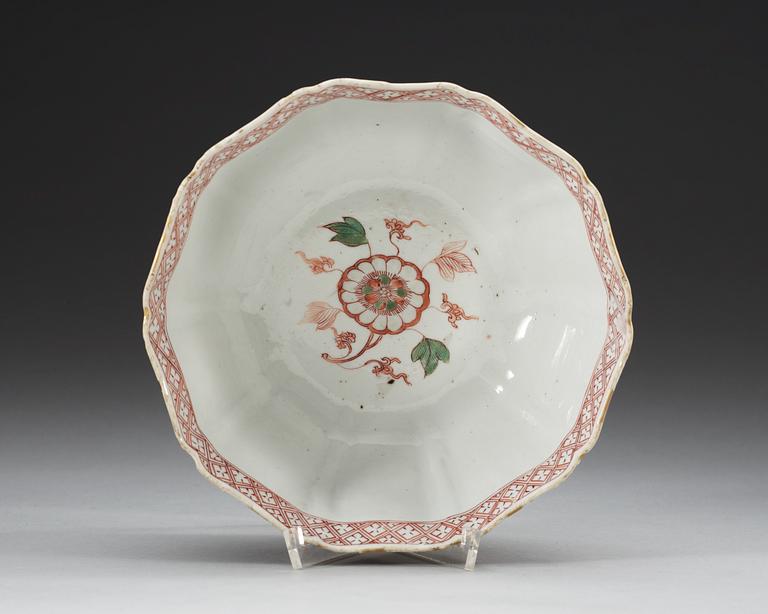 A famille verte bowl, Qing dynasty, Kangxi (1662-1722).