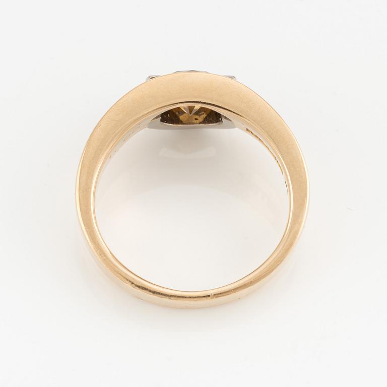 Ring, 18K guld med orangebrun briljantslipad diamant.