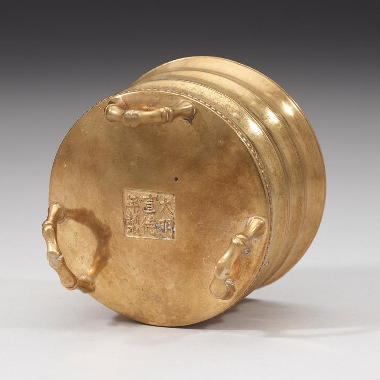 A bronze incense burner, Qing dynasty, 18th century.