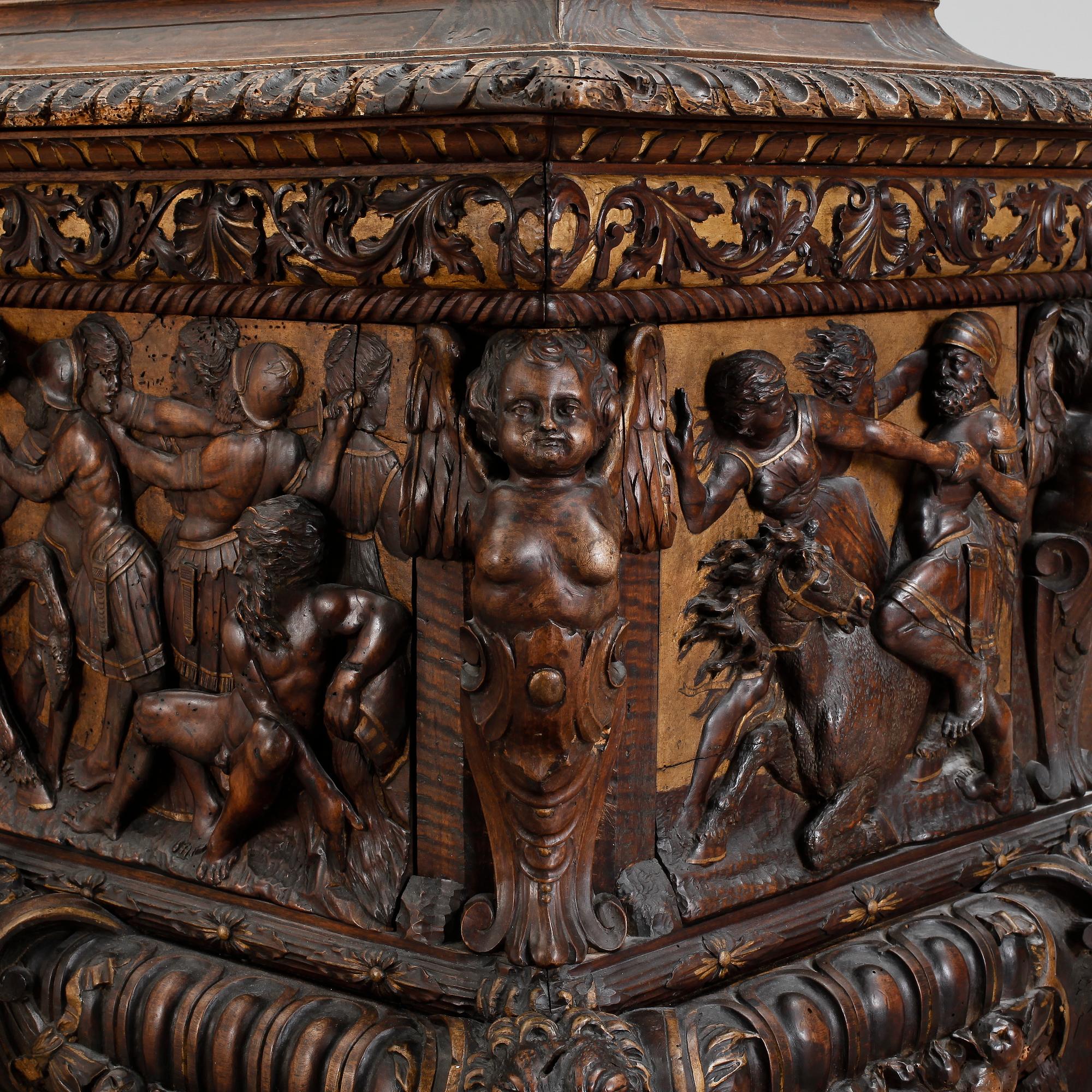 CASSONE, Renässans, Italien 1800-tal med äldre delar.