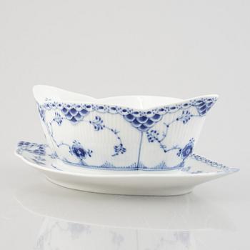 A 'Blue Fluted half lace' / 'Musselmalet' porcelain sauce boat, Royal Copenhagen, model 589, 1962.