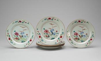 A set of six famille rose plates. Qing dynasty. Qianlong (1736-95).