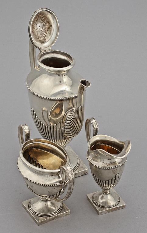 KAFFESERVIS, 3 delar, silver, empirestil, C.G Hallbergs Guldsmeds AB, Stockholm, 1898. Vikt  1 240 g.