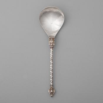 187. A Polish late 16th / early 17th century silver spoon, mark of Lazarus Mesenhammer, Breslau (1579-1614).