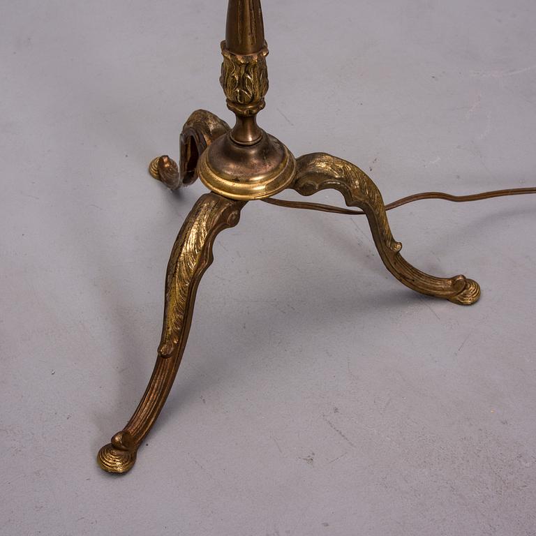 GOLVLAMPA, 1900-talets senare hälft.