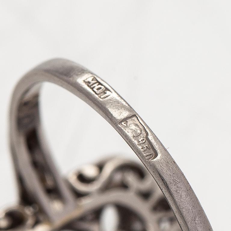 A platinum art deco ring with old-cut and rose-cut diamonds, Moscow, first half of the 20th century.