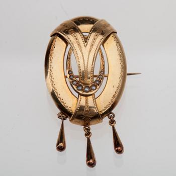 BROSCH, 18K guld, pärlor. Vikt 6 g.