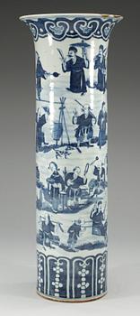 A large blue and white vase, late Qing dynasty (1644-1912).
