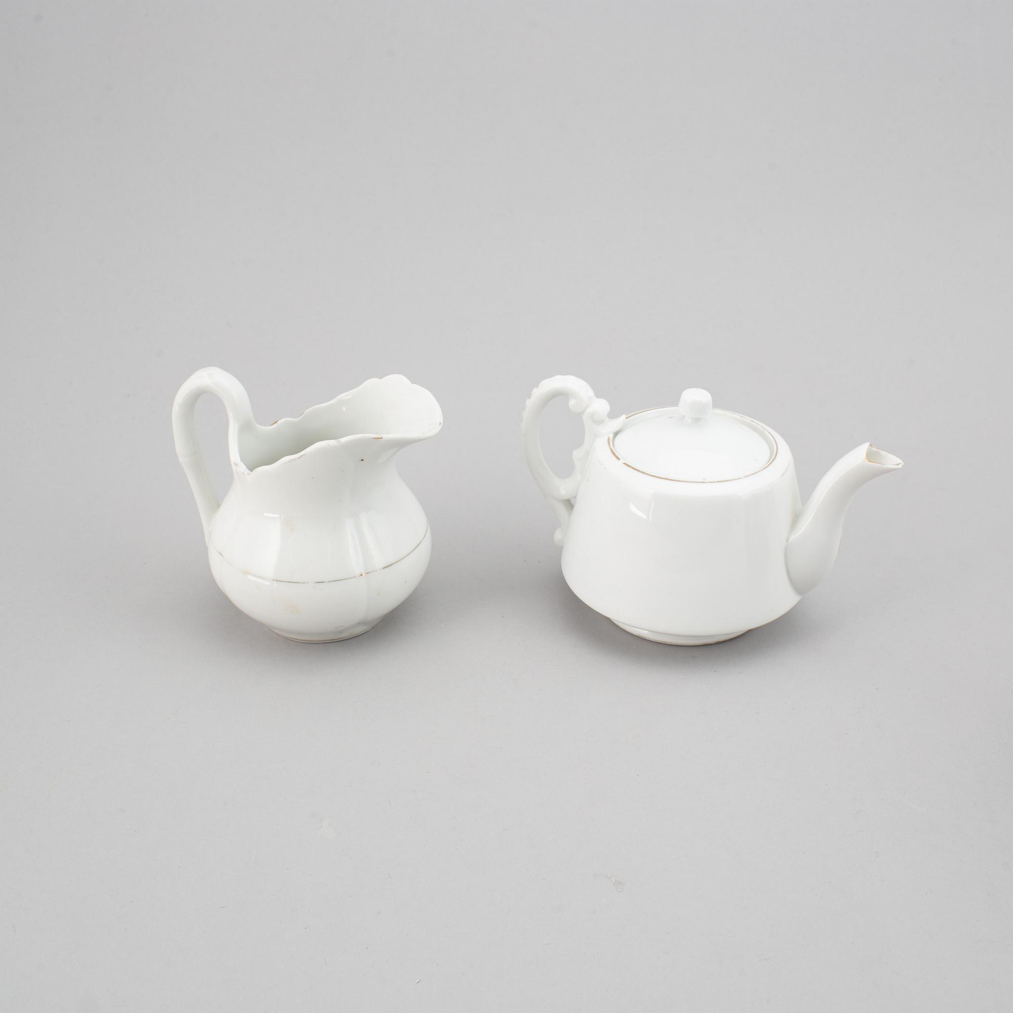 A Russian porcelaine tea set, Korniloff Brothers. (6 pc).