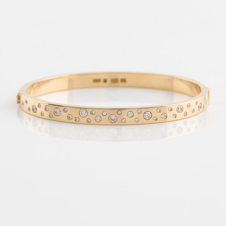 18K gold and brilliant cut diamond bangle.