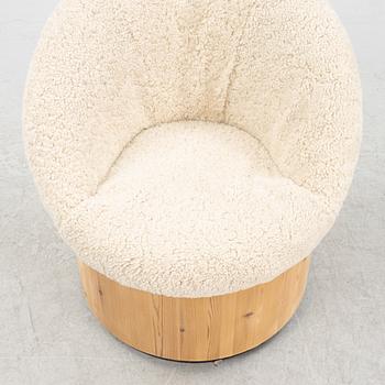 Peter Opsvik, a lounge chair from the 'Cylindra' series.