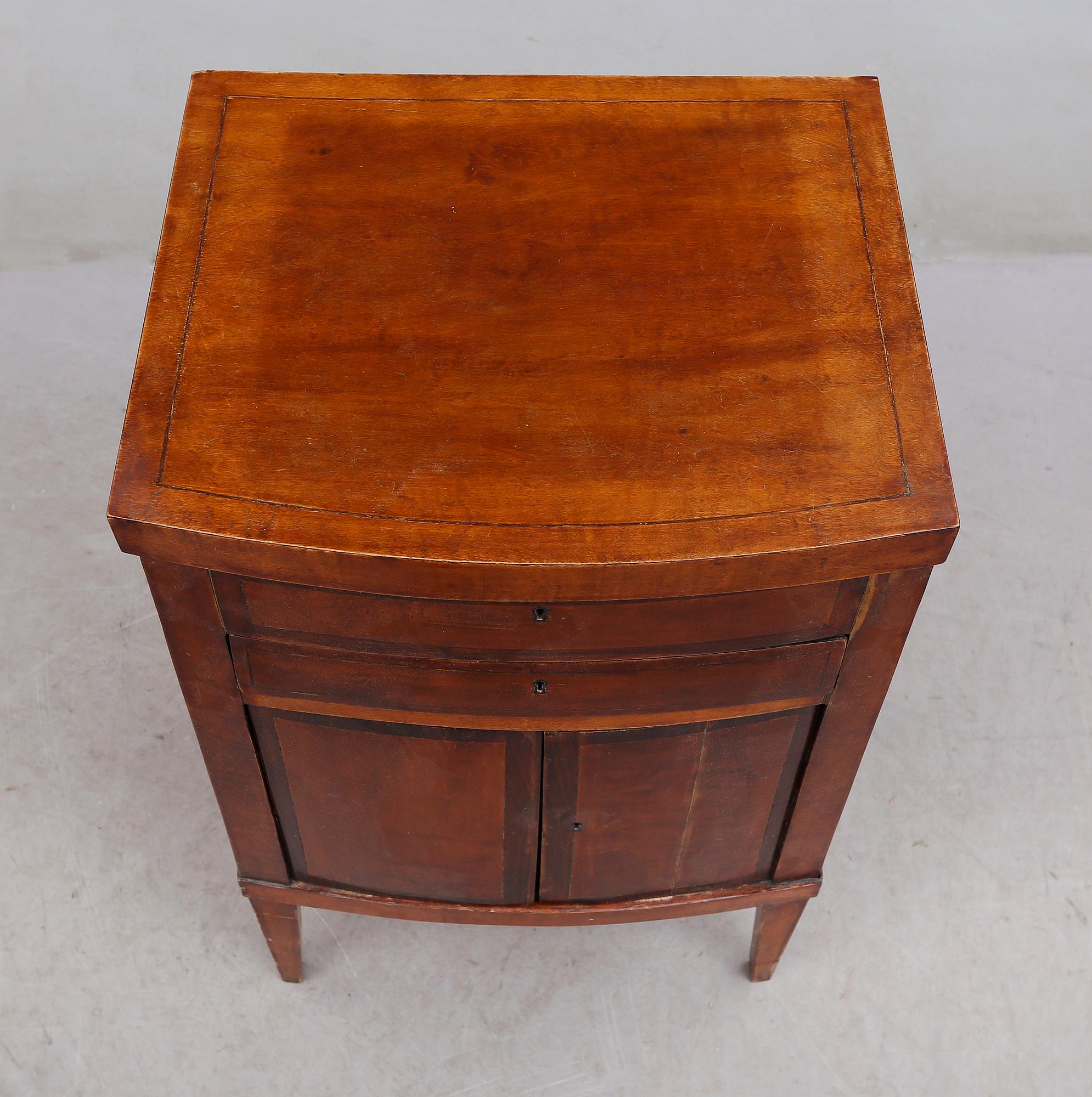 POTTSKÅP, 1800-talets första hälft.