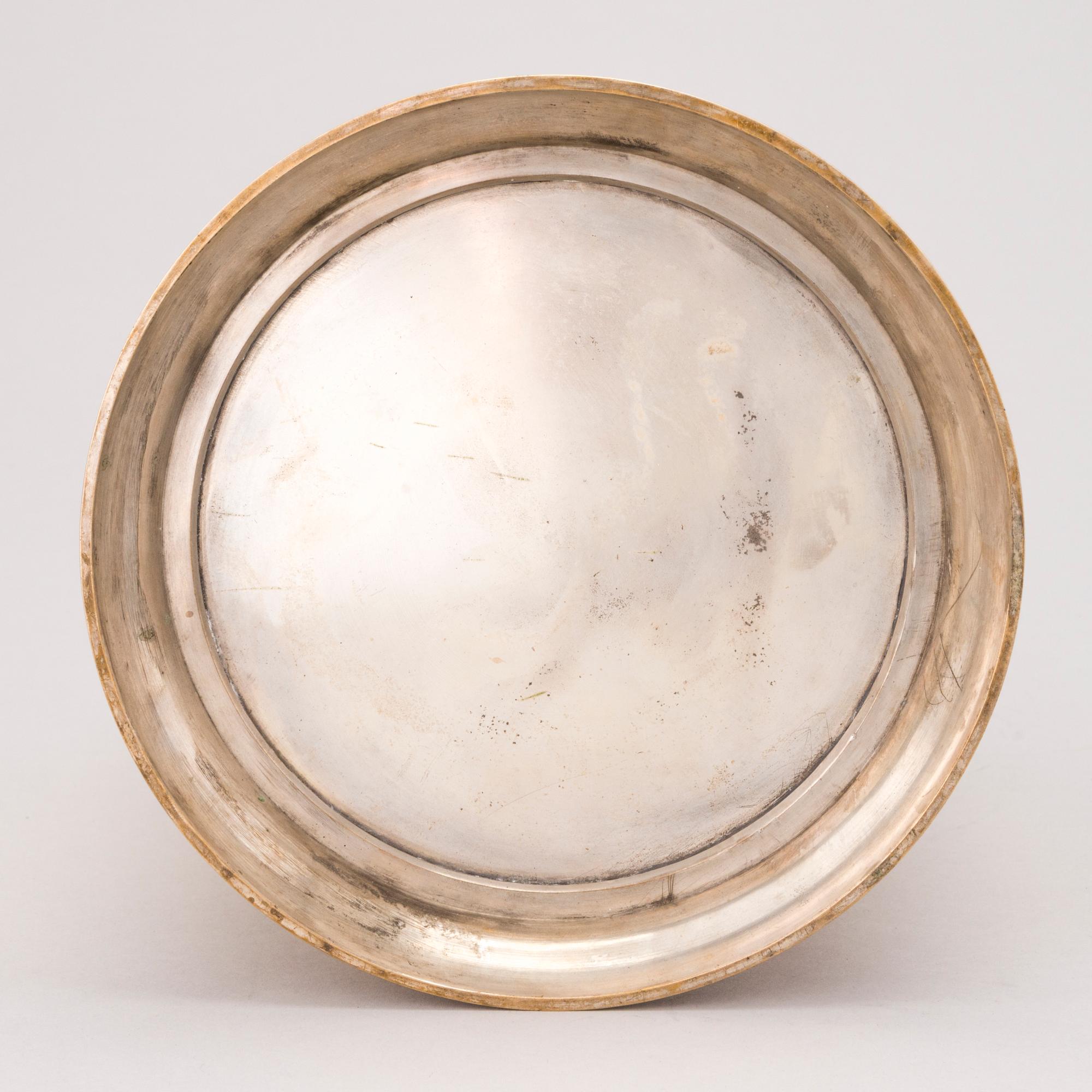 An English Champagne cooler, early 20th century.