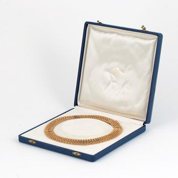 18K gold necklace.