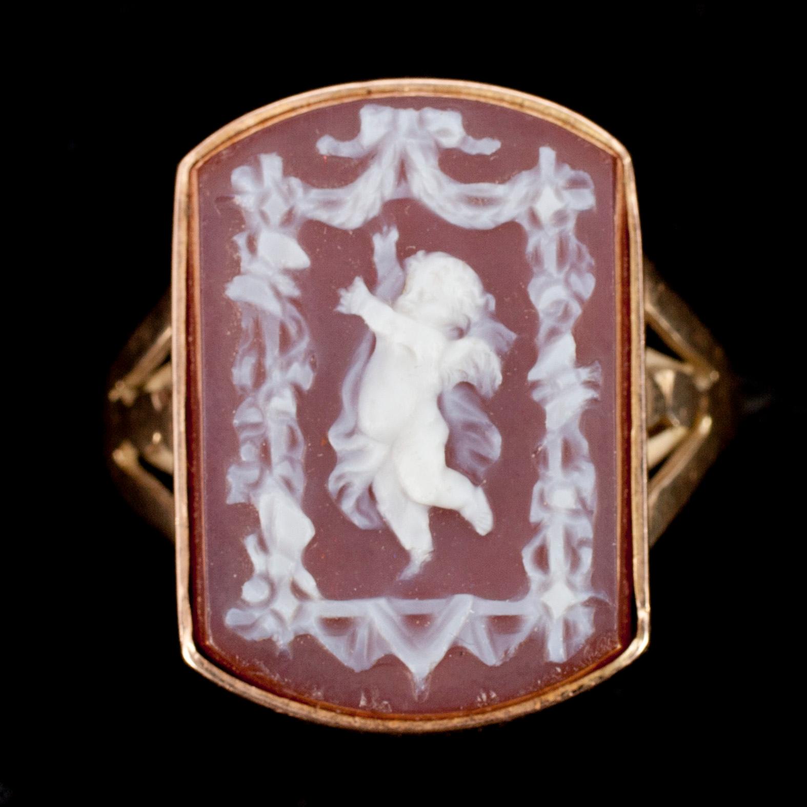 RING MED KAMÉ, guld, sent 1800-tal.