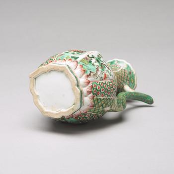 A famille verte kendi/ewer for the persian market, Qing dynasty, Kangxi (1662-1722).