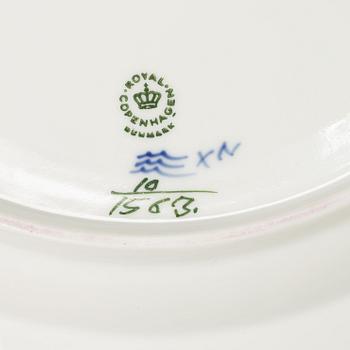 Royal Copenhagen, matservis, porslin, 38 delar, "Blå blomst", Danmark.