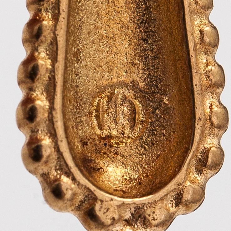Otto Roland Mellin, A 14K gold brooch/pendant "Memory" with cultured pearls and an amethyst. Kalevala Koru, Helsinki 199.