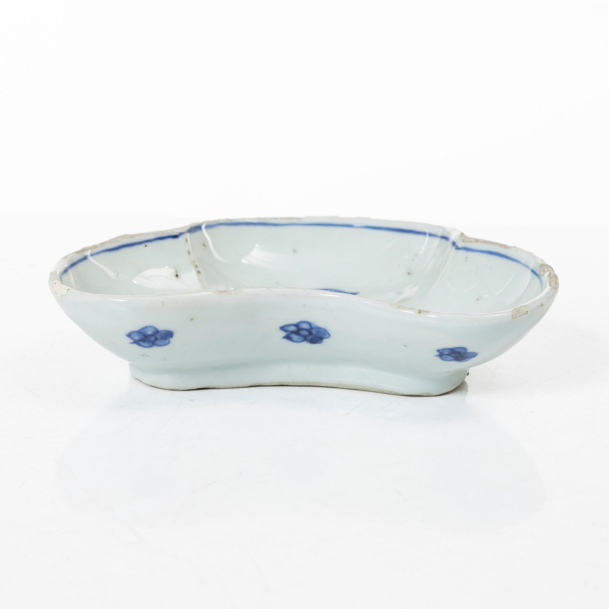 Skålfat, tre stycken, porslin. Kina, 1600-tal.