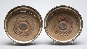 COASTERS, ett par, silver, London, England. Total vikt ca 469 g.