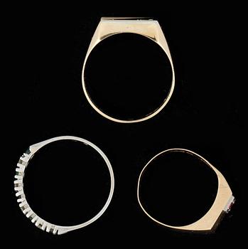 RINGAR, 3st, 18k rött och vitt guld med små stenar. Totalvikt ca10g.