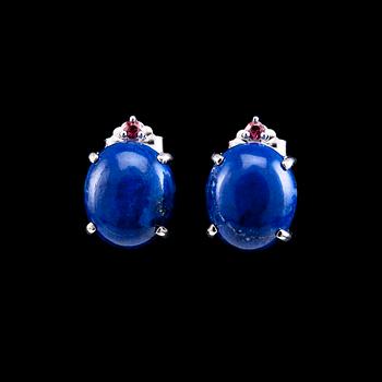 128. EARRINGS, Afghan lapis lazuli, rubies 0.08 ct.