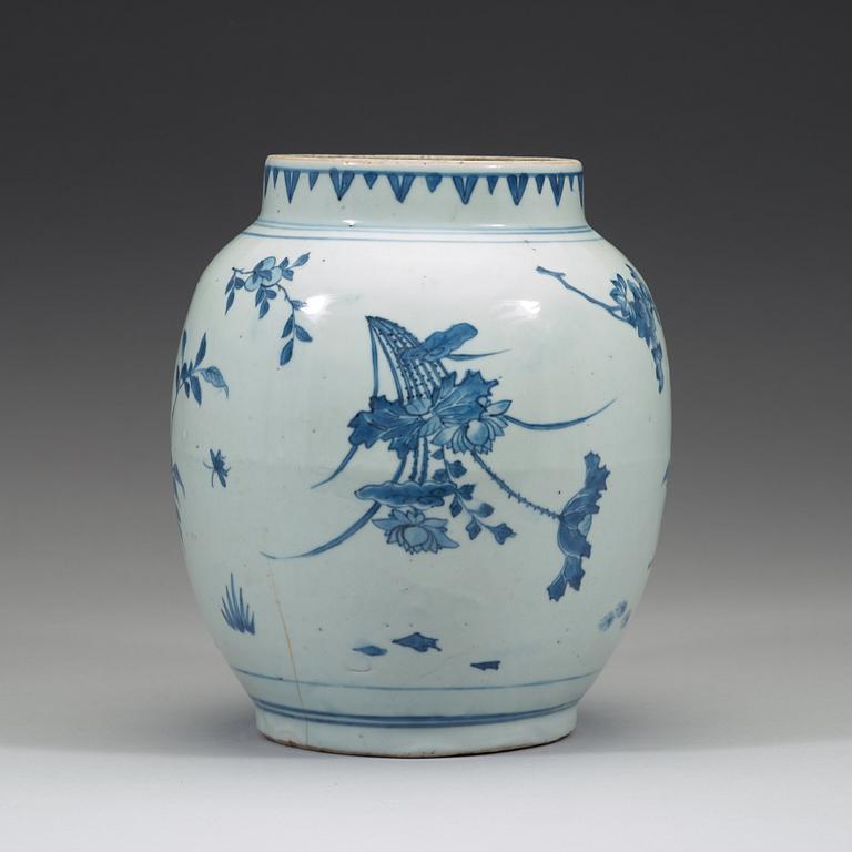 URNA, porslin. Transition, 1600-tal.
