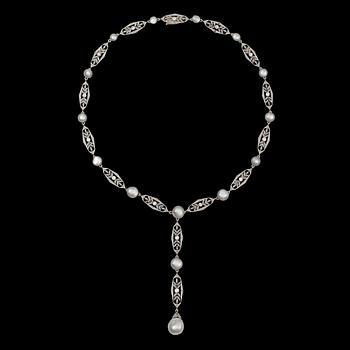 997. An Edwardian natural saltwaterpearl, cert from GPL, and diamond necklace. Total carat weight of diamonds circa 1.95 cts.