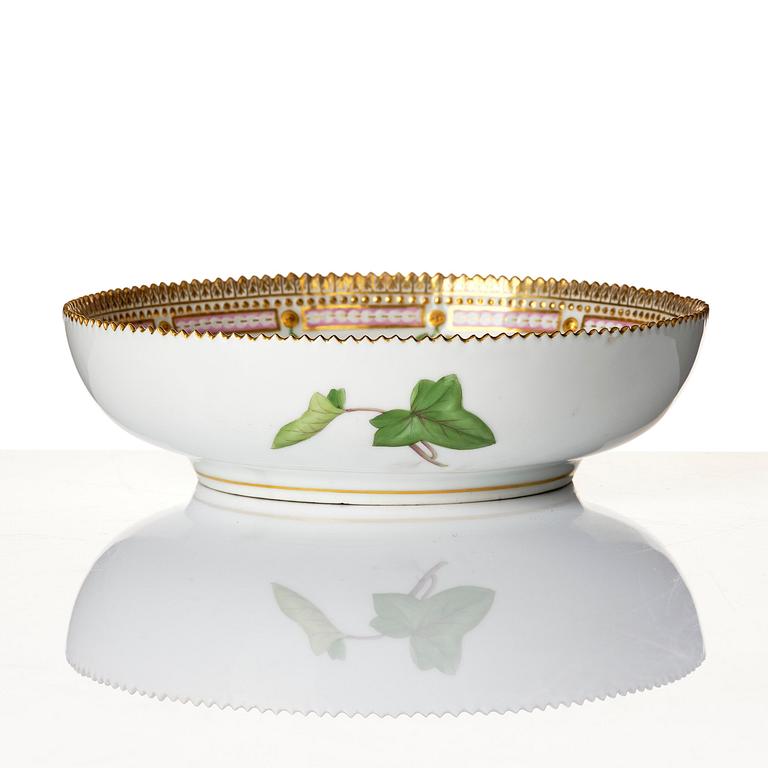 A Royal Copenhagen 'Flora Danica' bowl and serving dish, Denamark, 20th century.