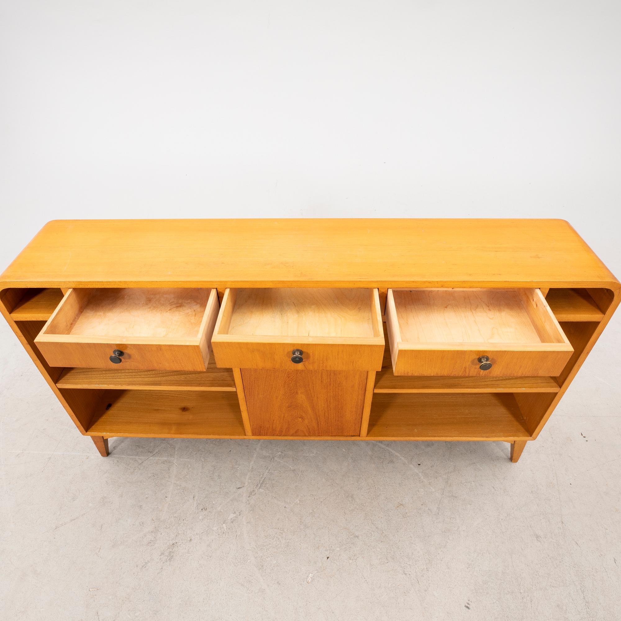Am elm bookshelf from the first half of the 20th century.