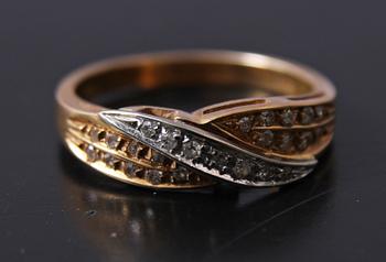 RING, 18K guld med briljanter.