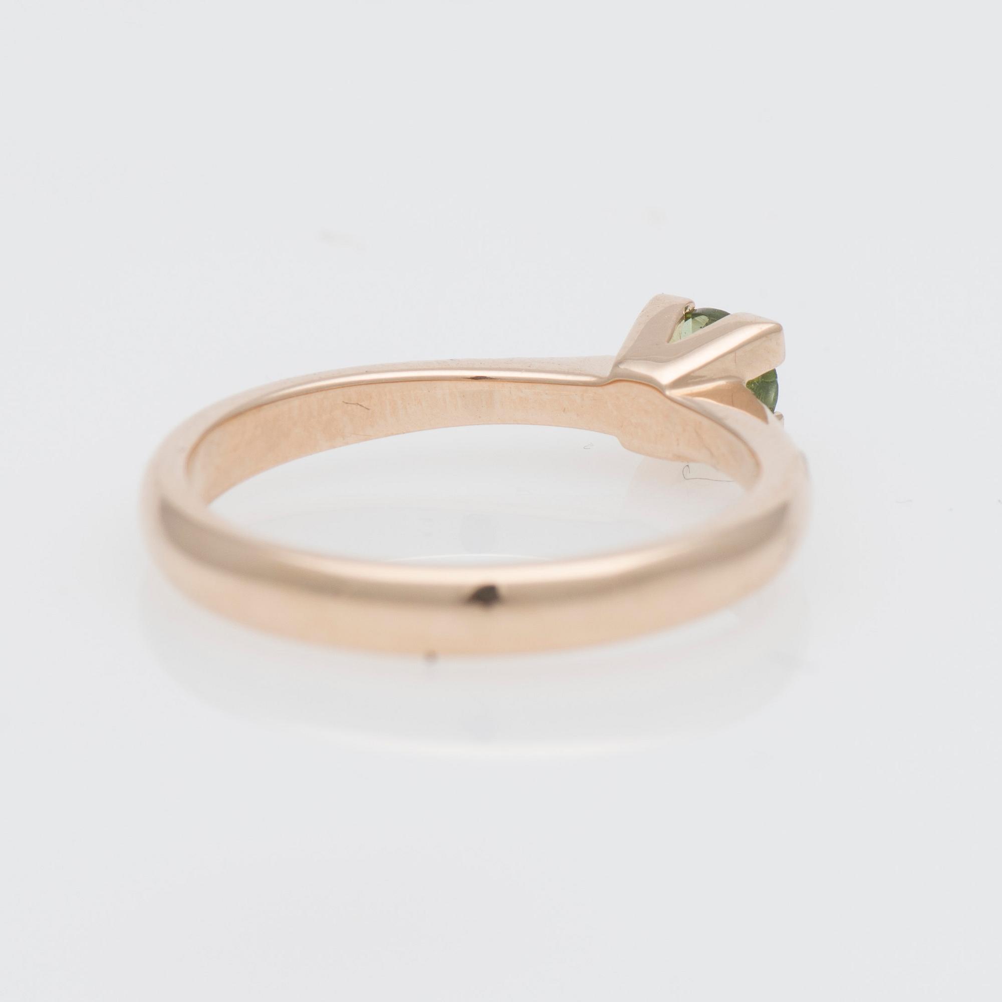 RING, fasettslipad turmalin, briljantslipade diamanter, 14K guld.