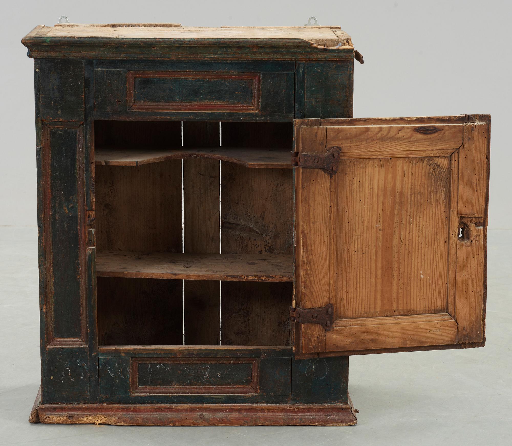 HÄNGSKÅP, allmoge, 1800-tal.