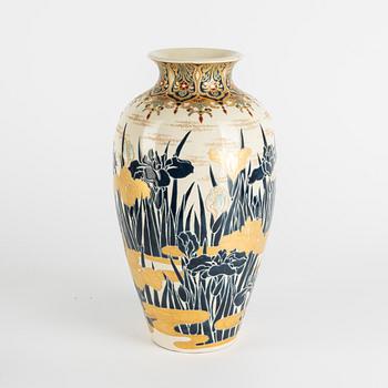 A Japanese satsuma ware vase, Meiji (1868-1912).