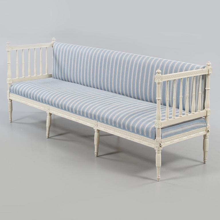 SOFFA, sengustaviansk, omkring år 1800.