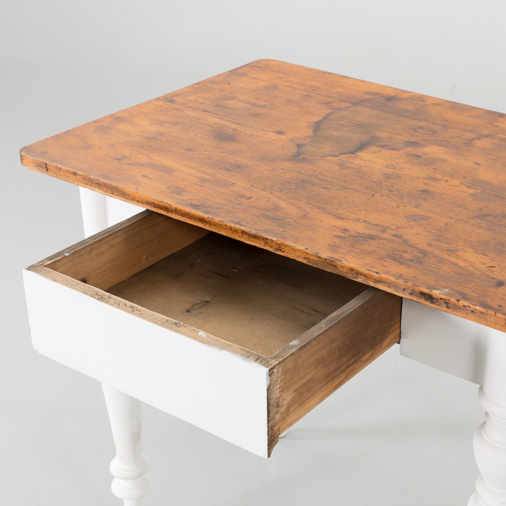 An early 1900' kitchen table.