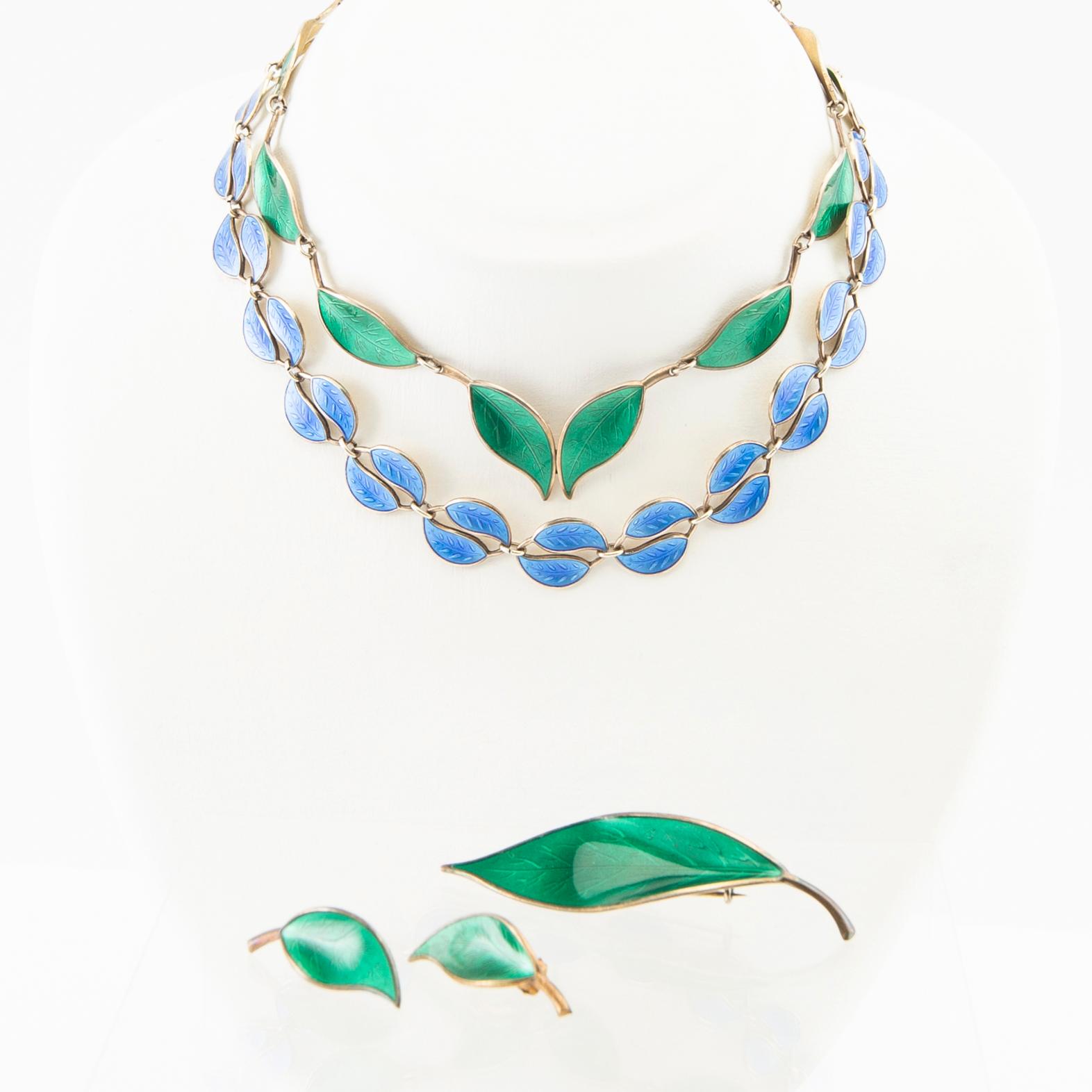 David Andersen jewellery set 4 pieces and necklace in sterling silver and enamel Norway second half of the 20th century. Bukowskis