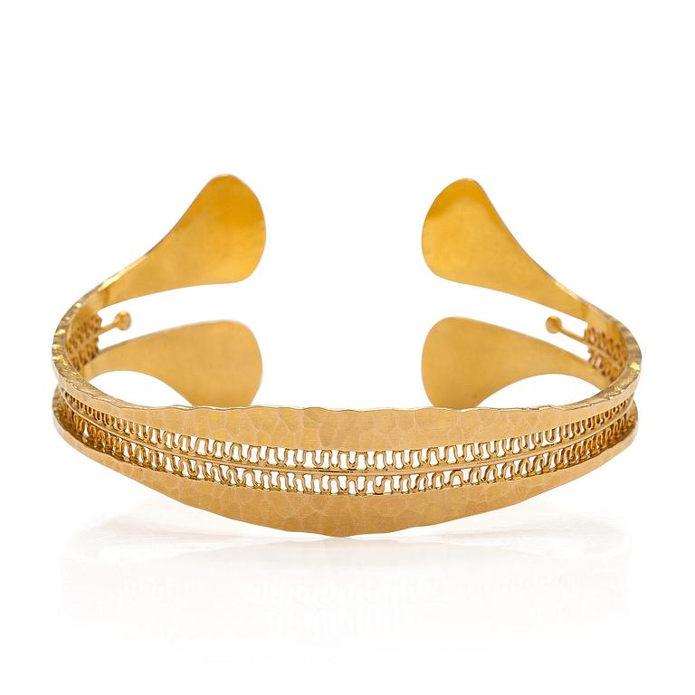 Tapio Wirkkala, rannekoru, "Viikinkiranne", 18K kultaa, 1960-luku.