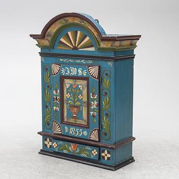 Hängskåp, allmoge, 1800-tal.