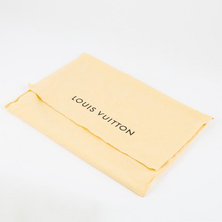 Louis Vuitton, a vernis patent leather 'Wilshire' bag.
