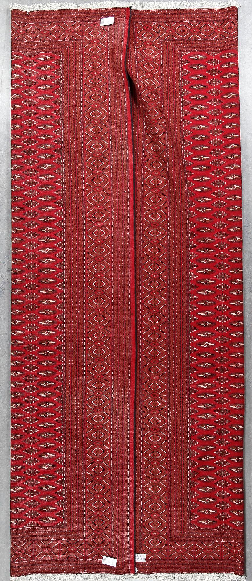 MATTA, sannolik Tekke, Turkmen, ca 359x310 cm.
