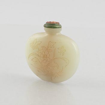 A group of three Chinese stone snuffbottles, 20th century.