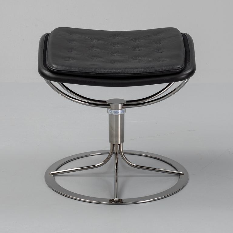Bruno Mathsson, a 'Jetson 69' stool.