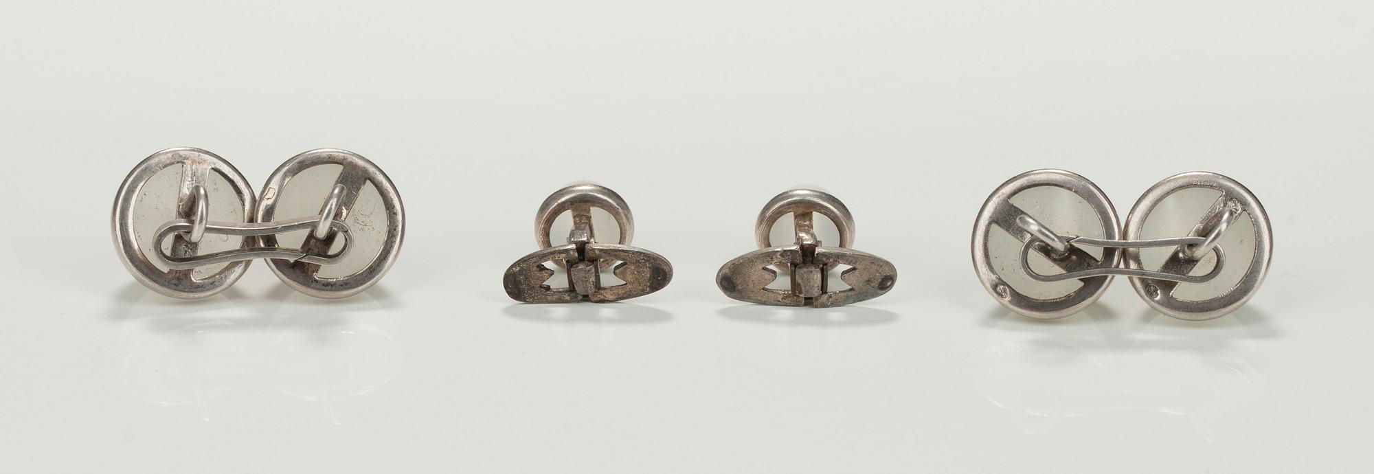 MANSCHETTKNAPPAR OCH SKJORTKNAPPAR ett par, silver med månsten, Frankrike, 1900-talets början.