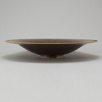A stoneware dish by Lasse Östman, signed.