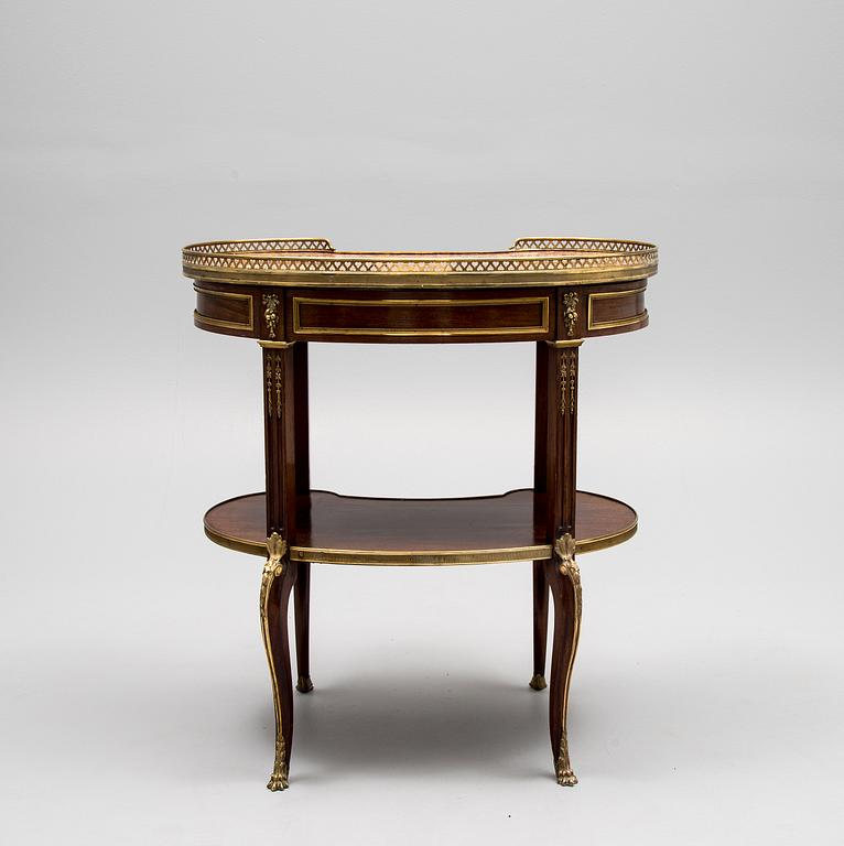 PÖYTÄ, Ranska 1900-luvun alku.