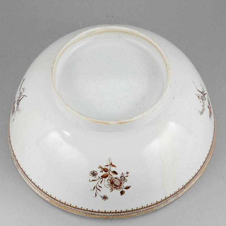 BÅLSKÅL, porslin. Kina, Qianlong (1736-1795).
