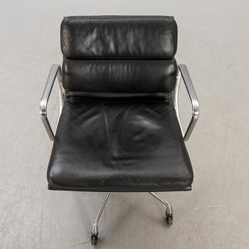 Charles and Ray Eames, Skrivbordsstol/kontorsstol, "EA 217 Soft Pad Chair", Vitra.