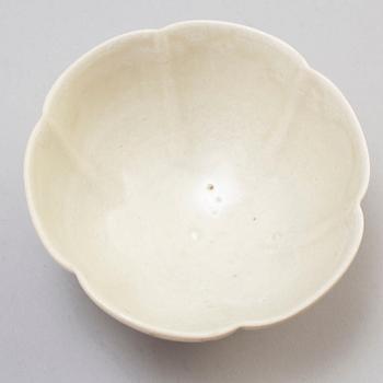 A glazed lotus-shaped bowl, Yuan/Ming dynasty.