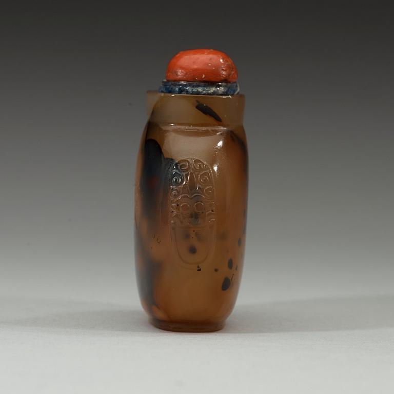 An agathe snuff bottle, Qing dynasty.